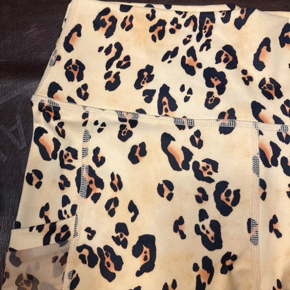 Fabletics Pump Two Piece Set Desert Leopard Womens Small New Active Athleisure - Picture 5 of 16
